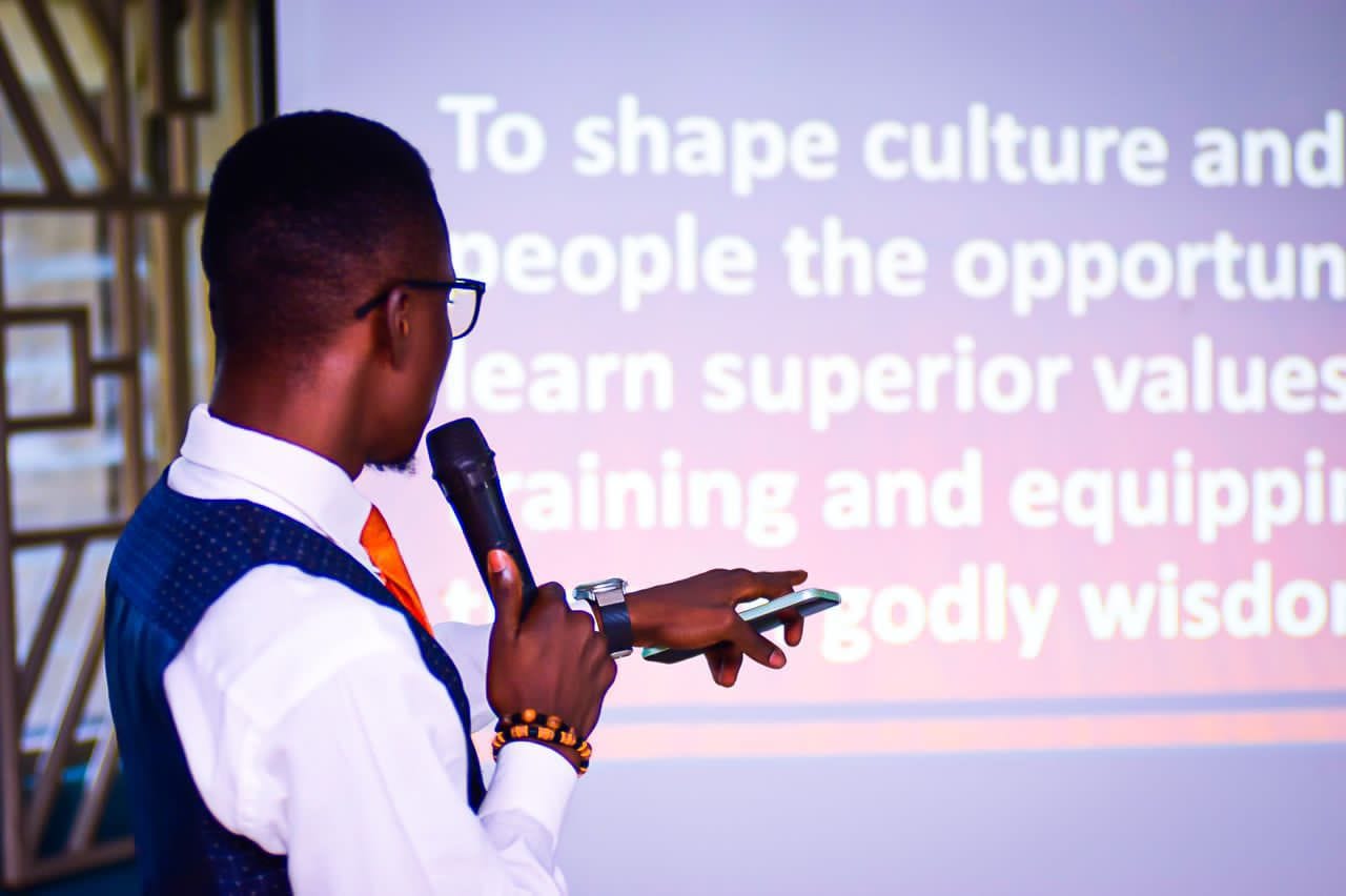 Aina Tunde Joseph teaching at a School of Wisdom event